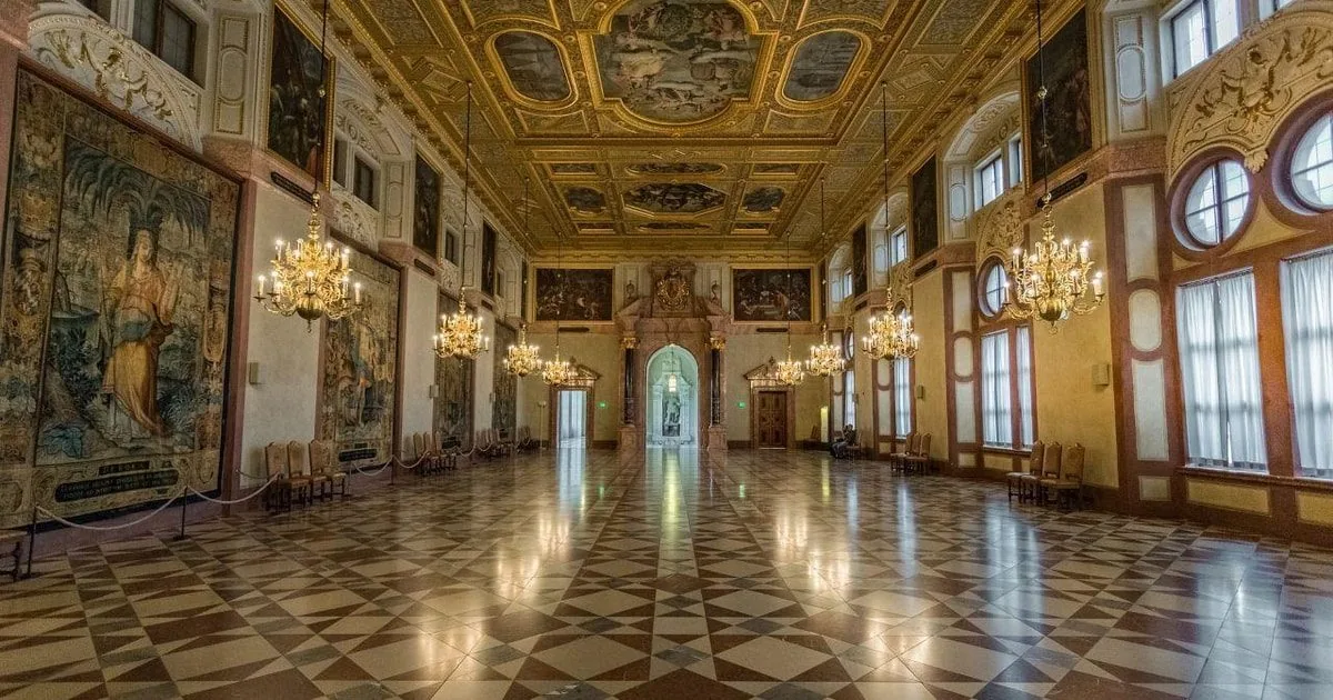 Visite privée de la Residenz et de la Schatzkammer de Munich dirigée par un historien