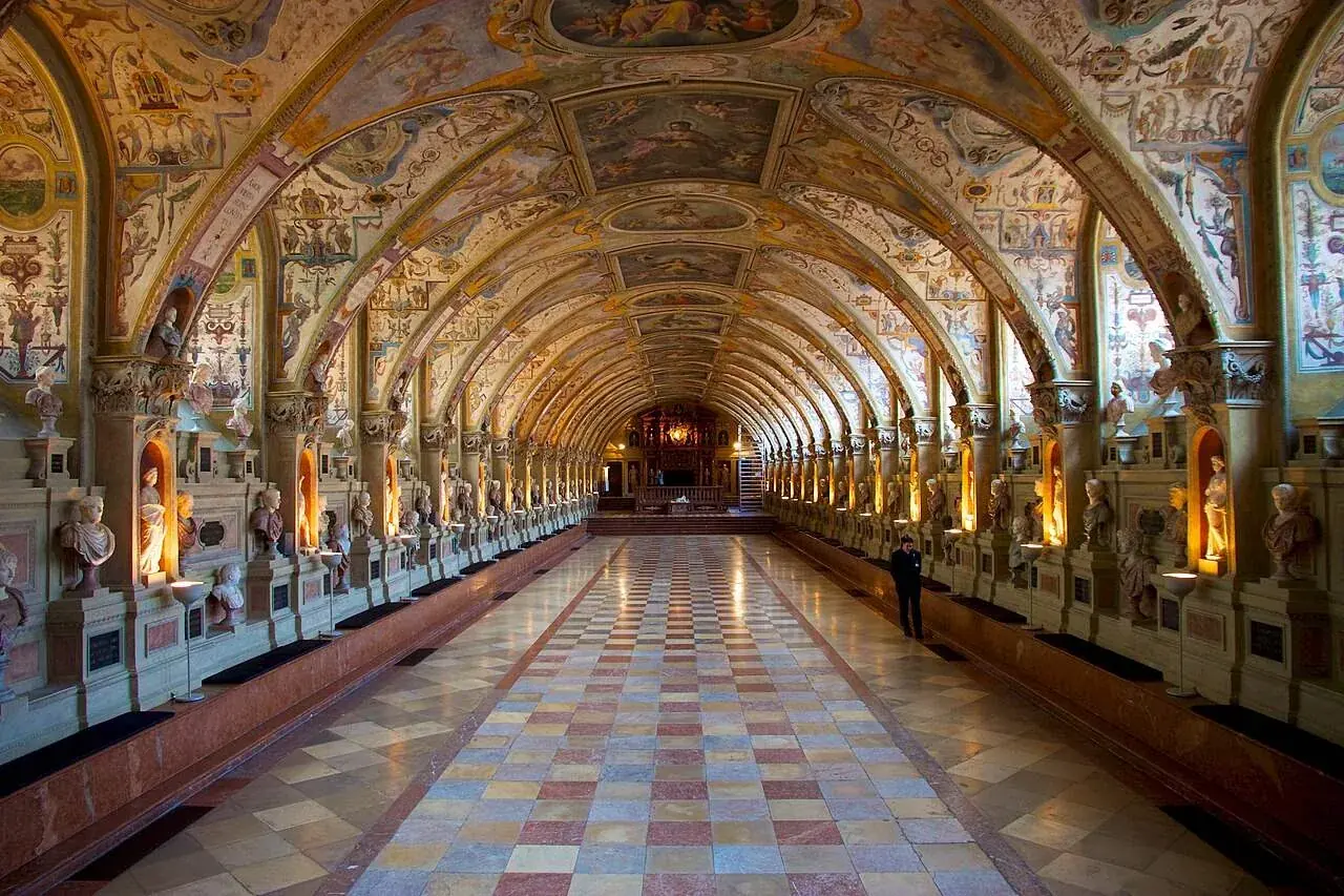 L'Antiquarium, 66 mètres de voûte en berceau construite pour Albrecht V et sa collection de sculptures antiques
