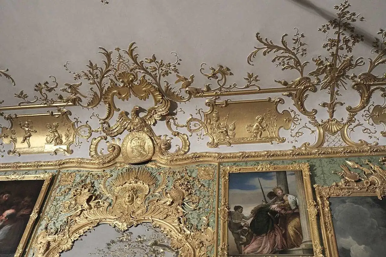 La Galerie Verte dans les Pièces Riches de la Résidence de Munich, miroitée et dorée