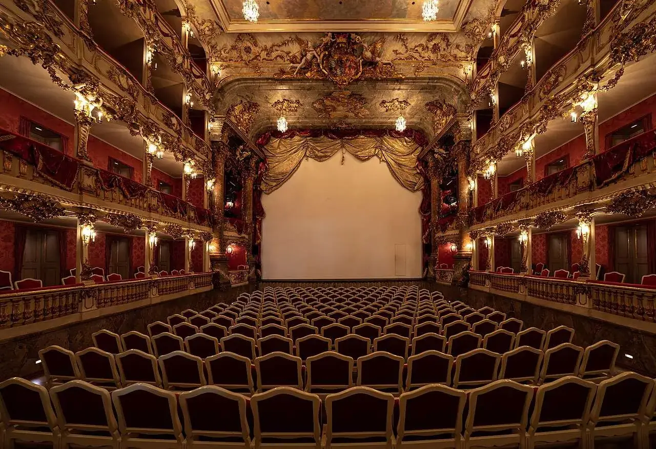 Le Théâtre Cuvilliés, quatre étages de loges sculptées qui ont passé la guerre en stockage